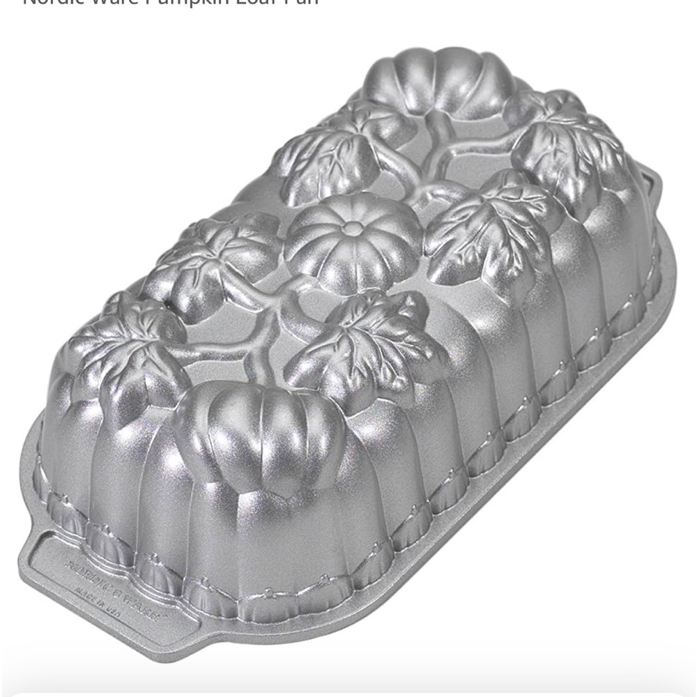 Vintage Nordic Ware Pumpkin loaf fall baking pan with leaves Made in USA